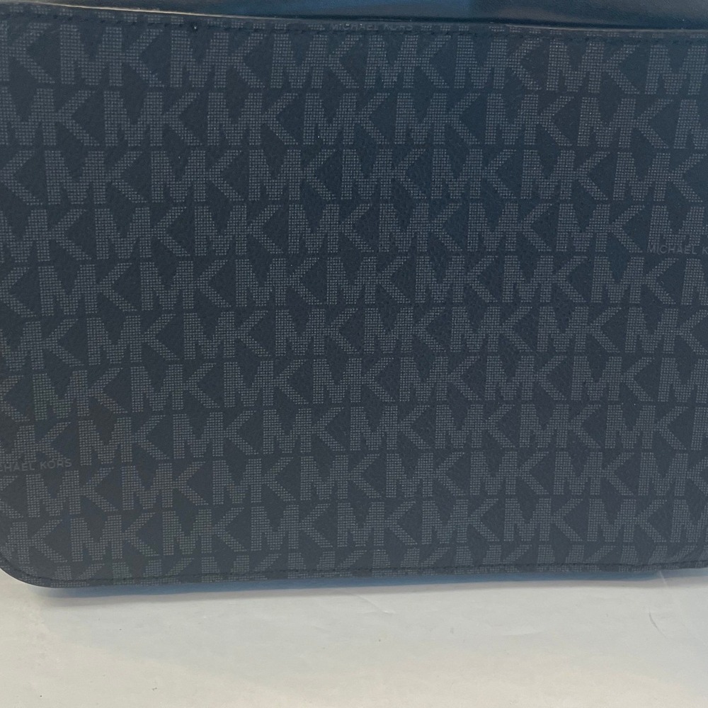NWT!‎ Michael Kors Crossbody MD Camera Bag Black/Silver Floral Monogram - Picture 3 of 8